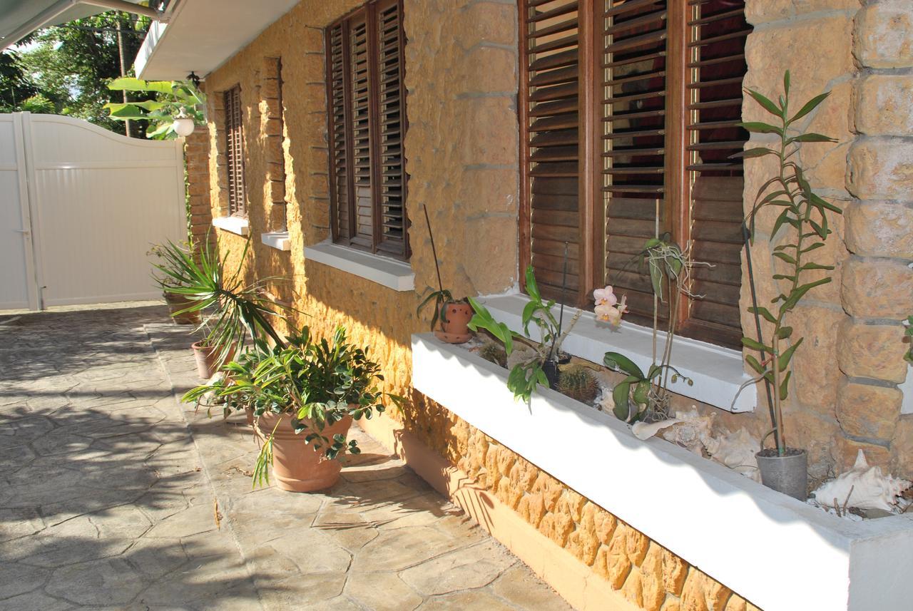 Les Gites De La Lezarde Petit-Bourg Exterior photo